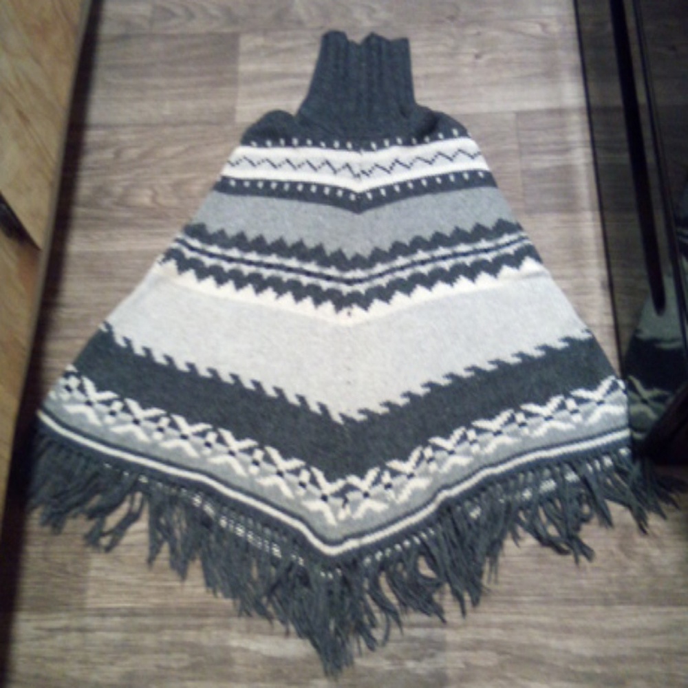 CHRISTOPHER AND BANKS  PONCHO